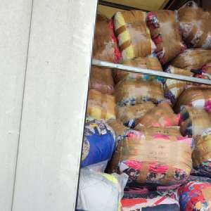 TIR încărcat cu peste 22 tone de deșeuri, oprit la P.T.F. Petea