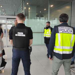Romanian citizen brought under escort to Otopeni airport by US authorities