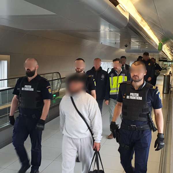 Romanian citizen brought under escort to Otopeni airport by US authorities