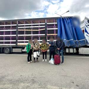 Zece cetăţeni străini, depistați în tentativă de trecere ilegală a frontierei