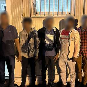 Zece cetăţeni străini, depistați în tentativă de trecere ilegală a frontierei