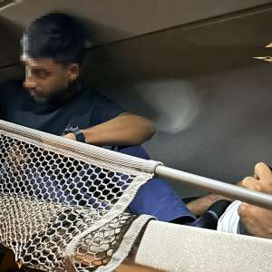 56 de cetăţeni străini opriţi la PTF Nădlac II. Într-un singur TIR au fost descoperite ascunse 54 de persoane