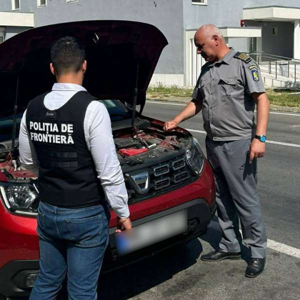 Polițiștii de frontieră din cadrul Gărzii de Coastă au descoperit două autoturisme căutate de către autoritățile din Germania, în Punctele de Trecere a Frontierei Negru Vodă și Vama Veche