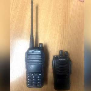 Țigarete, mii de lei și stații de emisie - recepție descoperite în urma unor percheziții la Botoșani