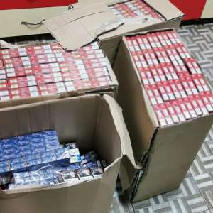 Țigarete, mii de lei și stații de emisie - recepție descoperite în urma unor percheziții la Botoșani