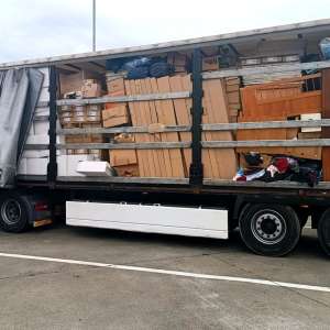 TIR încărcat cu 22 tone de deșeuri, oprit la P.T.F. Petea