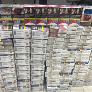 Peste 20.000 de țigarete descoperite ascunse în  compartimentul de marfă al unui autocamion, în P.T.F. Bechet