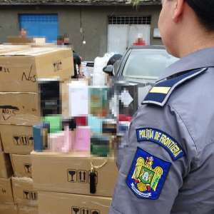 Peste 12.000 de flacoane cu parfum, în valoare de peste 7.000.000 lei, descoperite în PTF Calafat
