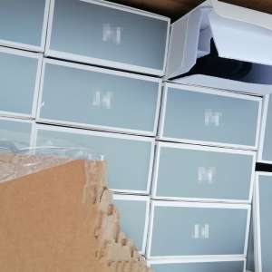 Peste 12.000 de flacoane cu parfum, în valoare de peste 7.000.000 lei, descoperite în PTF Calafat