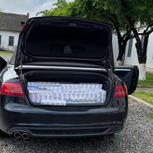 Bărbat cercetat pentru contrabandă a rămas și fără mașină și fără țigări