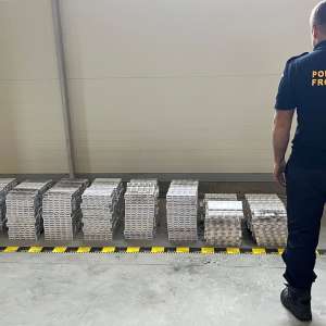 Bărbat cercetat pentru contrabandă a rămas și fără mașină și fără țigări