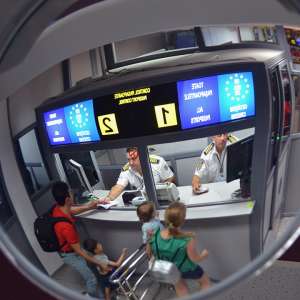 Ieşiţi din ţară cu copiii în perioada următoare? Atenţie la documentele de călătorie ale acestora!