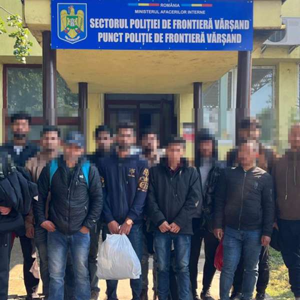 31 de cetățeni străini depistați de polițiștii de frontieră arădeni într-un TIR și o autoutilitară