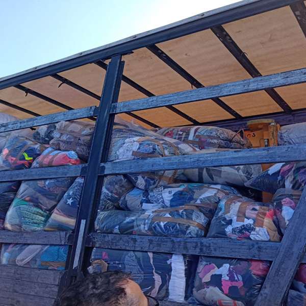 TIR încărcat cu peste șase tone de deșeuri, oprit la PTF Petea