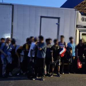 25 de cetăţeni străini, depistați în tentativă de trecere ilegală a frontierei