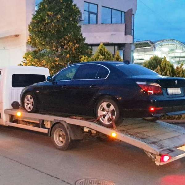A achiziționat un autoturism dar și un dosar penal pentru certificatul acestuia de înmatriculare fals