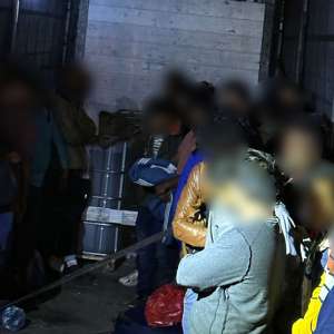Două TIR-uri cu destinația Italia: 66 de cetățeni străini depistați ascunși și 18 cetăţeni din diverse state afro-asiatice descoperiți cu drona