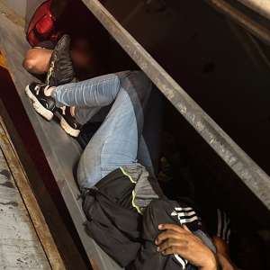 Două TIR-uri cu destinația Italia: 66 de cetățeni străini depistați ascunși și 18 cetăţeni din diverse state afro-asiatice descoperiți cu drona