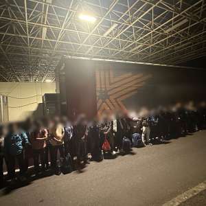 Două TIR-uri cu destinația Italia: 66 de cetățeni străini depistați ascunși și 18 cetăţeni din diverse state afro-asiatice descoperiți cu drona