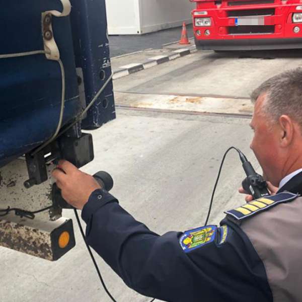 Peste 17 tone de deșeuri, oprite la P.T.F. Nădlac II