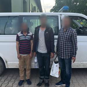 Zece cetățeni din Bangladesh, depistați în timp ce încercau să treacă  fraudulos frontiera în Serbia