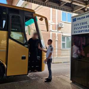 Permis de ședere fals, descoperit la controlul de frontieră