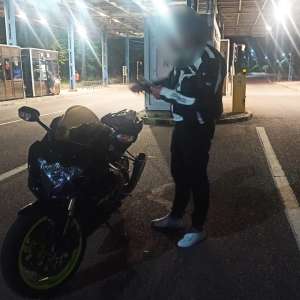 Conducea o motocicletă, deşi nu avea premis de conducere valabil pentru aceasta