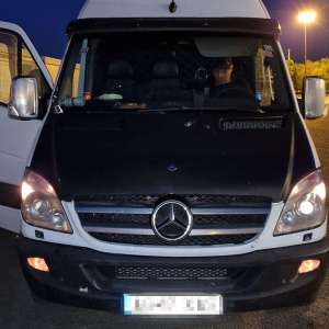 53 de cetăţeni străini depistați ascunși într-un loc special amenajat dar și în compartimente pentru marfă