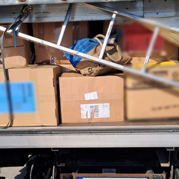 Autoutilitară încărcată cu trei tone deșeuri, oprită la Petea. Aproximativ 700 de tone descoperite în primele 6 luni ale acestui an