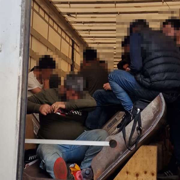 60 de cetățeni străini depistați în tentativă de trecere ilegală a frontierei de stat