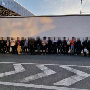 60 de cetățeni străini depistați în tentativă de trecere ilegală a frontierei de stat