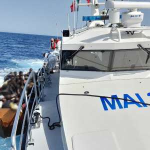 Directorul Executiv al Frontex în vizită de lucru la bordul navei Poliţiei de Frontieră. Peste 1.600 de persoane salvate de echipajele navelor PFR