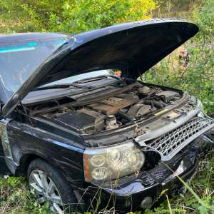 Maşină de teren ticsită cu migraţi, oprită de poliţiştii de frontieră