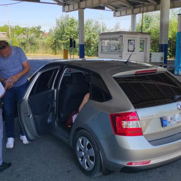 Depistat la controlul de frontieră cu permise de conducere false