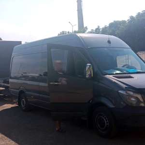 Peste 115.000 țigarete de contrabandă descoperite în plafonul modificat al unei remorci, în Albița