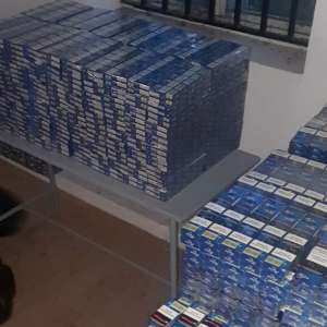 Peste 115.000 țigarete de contrabandă descoperite în plafonul modificat al unei remorci, în Albița