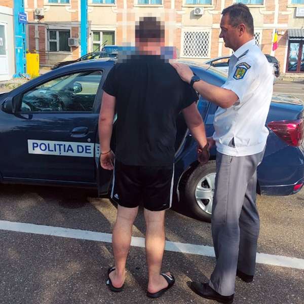 Condamnat pentru deținere de droguri, căutat de autorități, depistat la controlul de frontieră