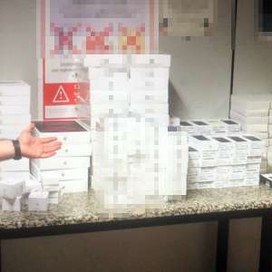 Telefoane și alte gadget-uri în valoare de aproximativ jumătate de milion de lei, confiscate pe Aeroportul Henri Coandă - Otopeni