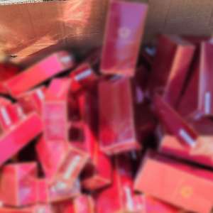 Peste 6.000 flacoane de parfum, susceptibile a fi contrafăcute, descoperite în PTF Calafat