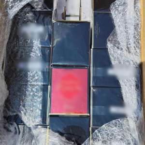 Peste 6.000 flacoane de parfum, susceptibile a fi contrafăcute, descoperite în PTF Calafat