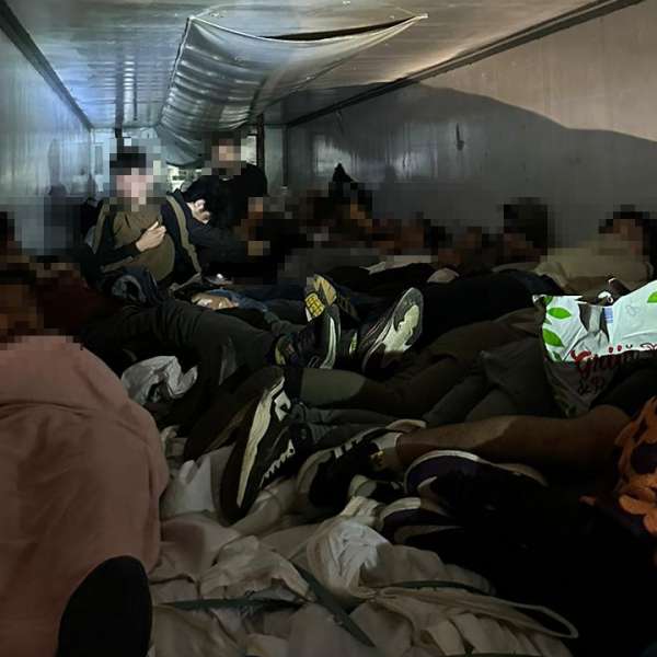 Nădlac: 43 de cetățeni străini depistați în tentativă de trecere ilegală a frontierei de stat