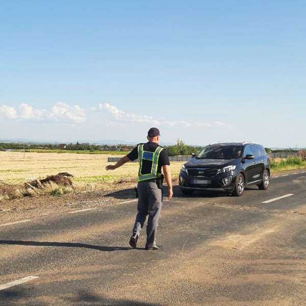Au plecat la plimbare cu autoturismul, deși conducătorul auto nu avea permis de conducere