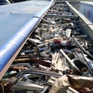 Peste 64 de tone de deșeuri oprite la intrarea în țară