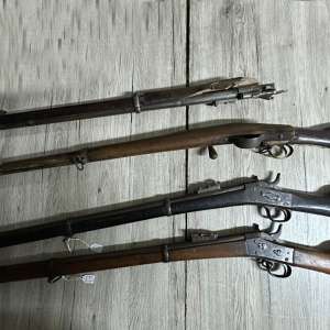 Arme nedeclarate, descoperite ascunse într-un microbuz la Nădlac II