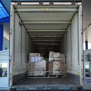 Parfumuri contrafăcute, în valoare de peste 1.400.000 lei,  descoperite de polițiștii de frontieră doljeni