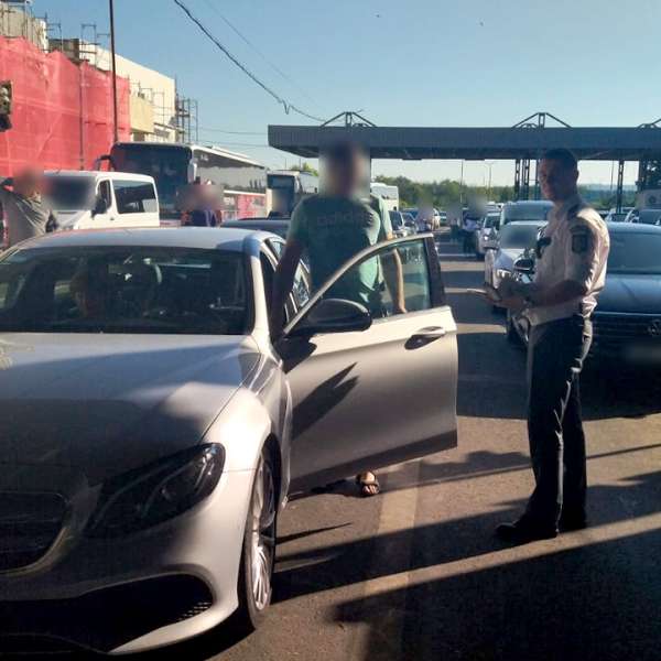 Fals procurat cu 1.500 de euro, descoperit la controlul de frontieră