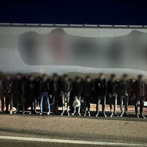 24 de cetățeni străini depistați în tentativă de trecere ilegală a frontierei de stat