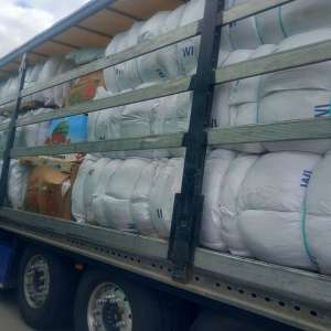 TIR încărcat cu 12 tone deșeuri, oprit la intrarea în România