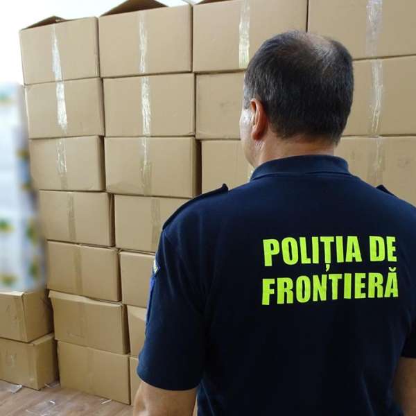 Aproximativ 850.000 de țigarete descoperite ascunse în două autocamioane, în P.T.F. Calafat