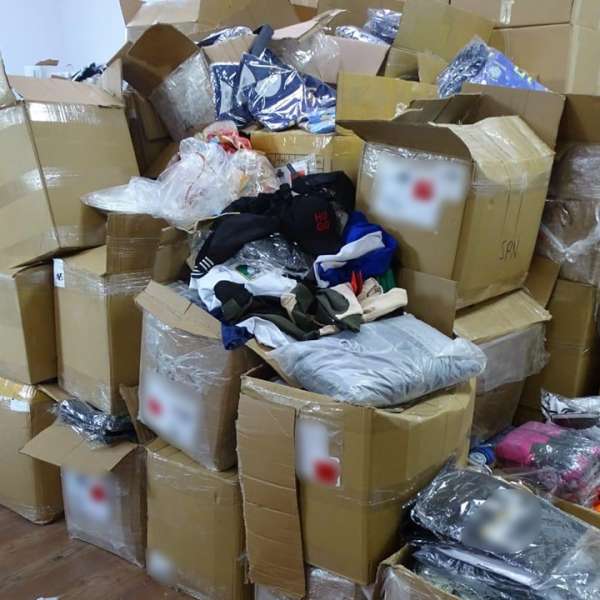 Articole contrafăcute în valoare de aproximativ 3.500.000 lei, descoperite în două ansambluri rutiere în P.T.F. Calafat